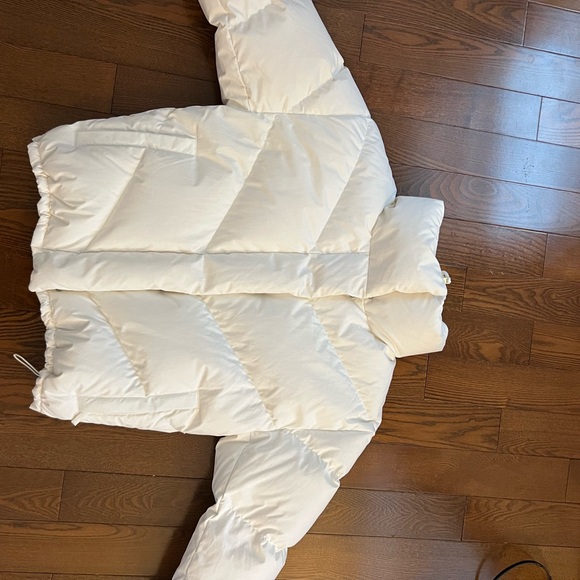 Aritzia Cloud Puff Jacket - Picture 2 of 2